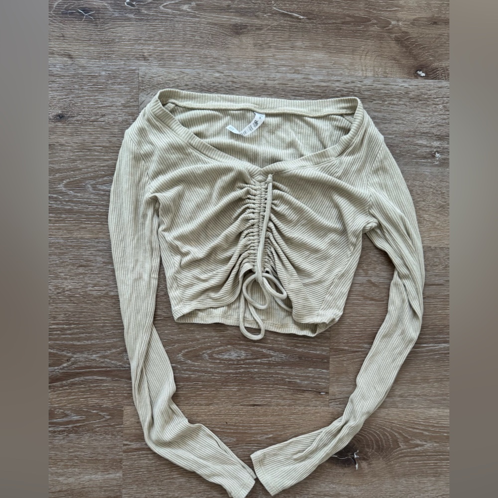 ALO Yoga Cream Ruched Tie Front Crop Blouse